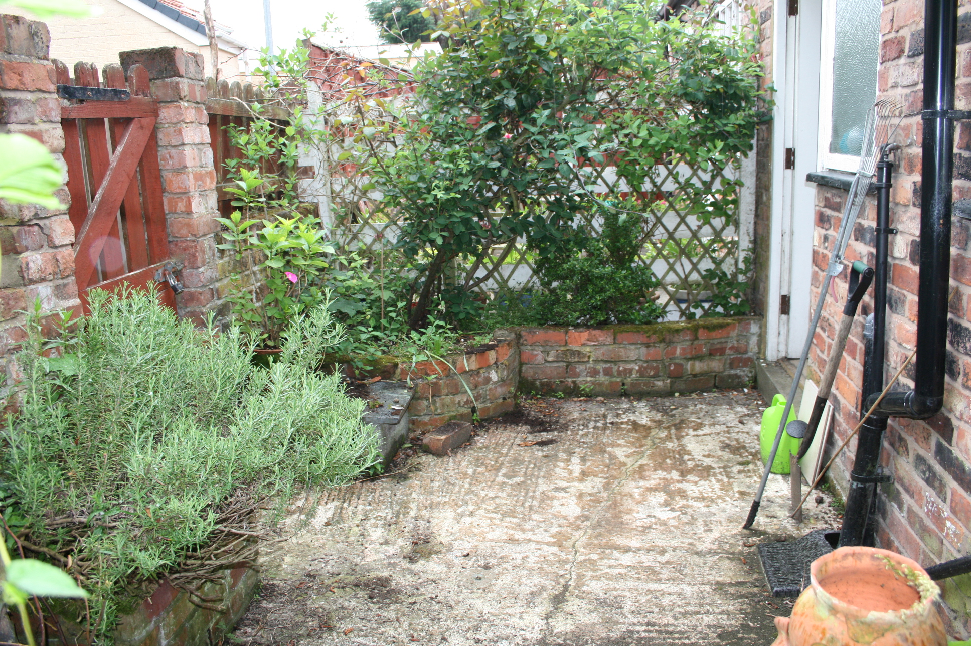 small garden space makeover MOREGEOUS : Making Homes More Than ...